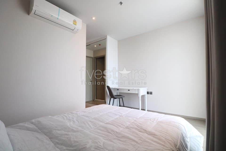 Appartement neuf en étage élevé de 2 chambres à louer près du BTS Ekamai, photo 5