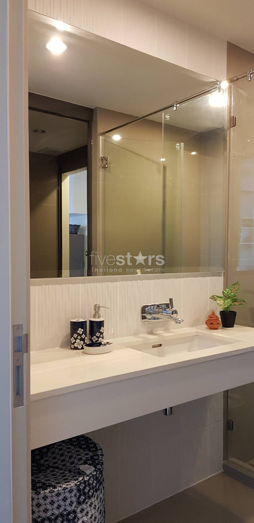 Appartement d'une chambre en étage élevé à louer près du BTS Ekamai, photo 9