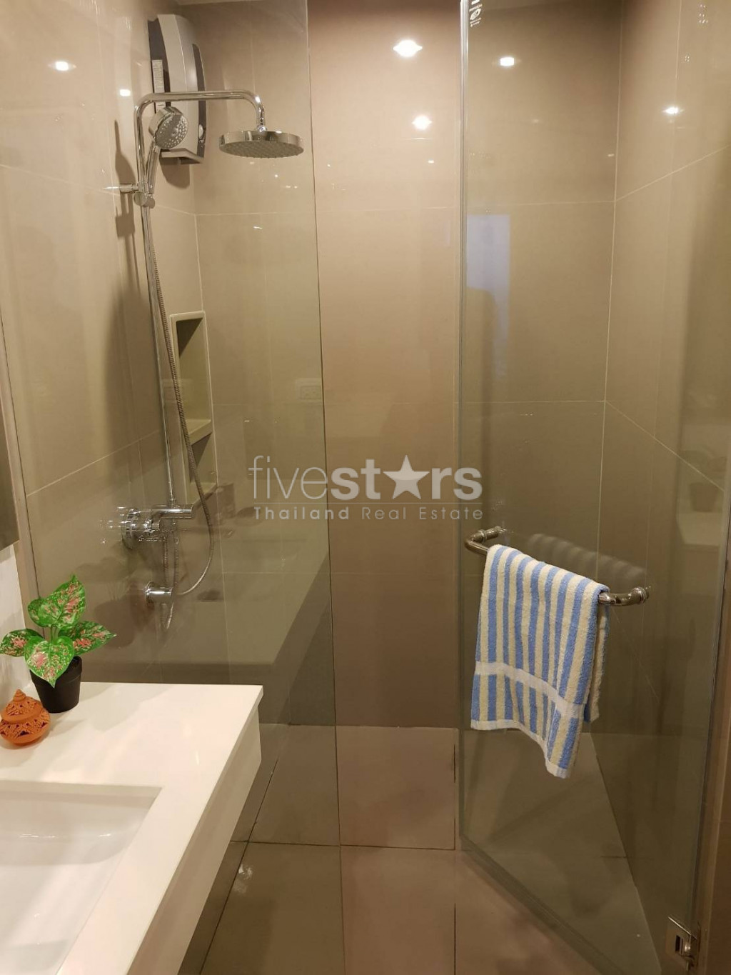 Appartement d'une chambre en étage élevé à louer près du BTS Ekamai, photo 11