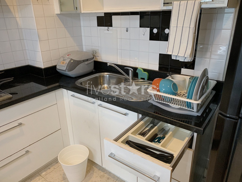 2 bedrooms condo for rent near BTS Ekamai, photo 6