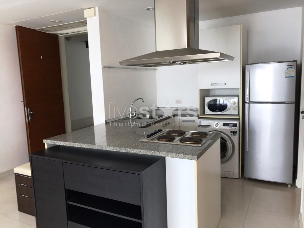 High floor unit 2 bedrooms condo for rent near BTS Ekamai, photo 4