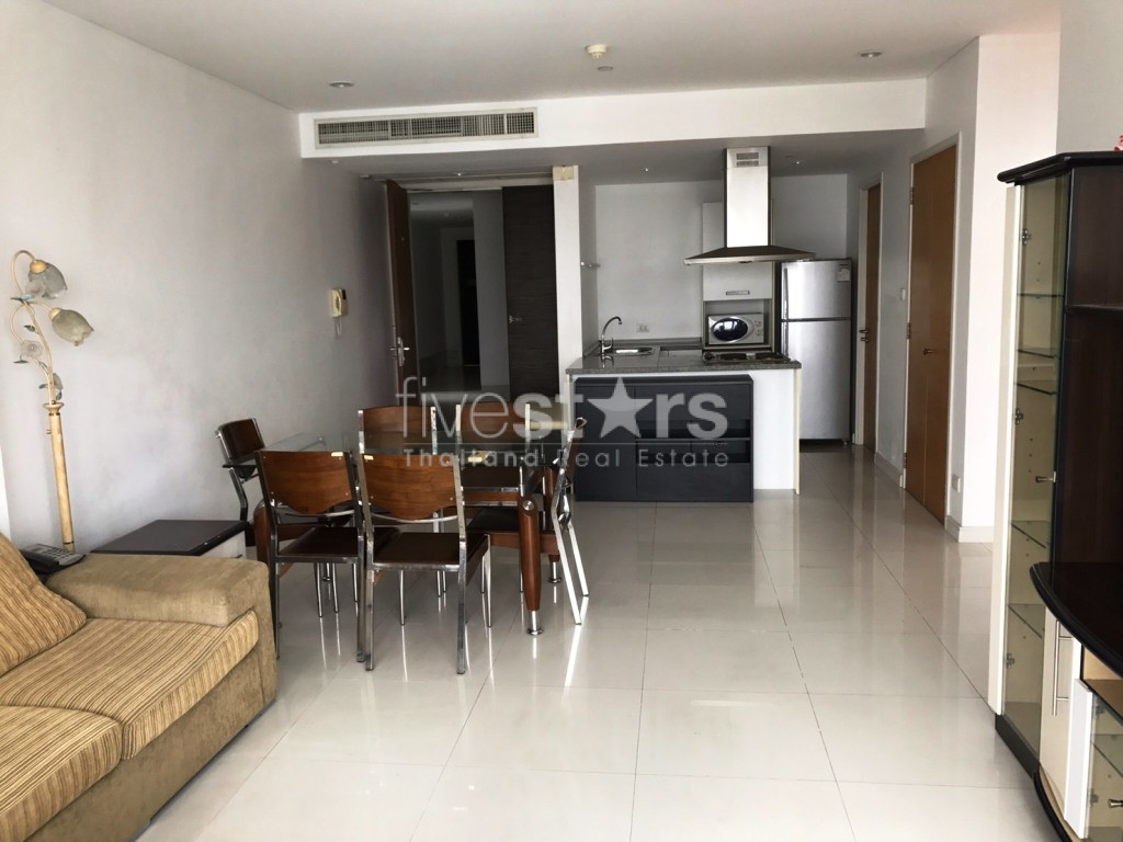 High floor unit 2 bedrooms condo for rent near BTS Ekamai
