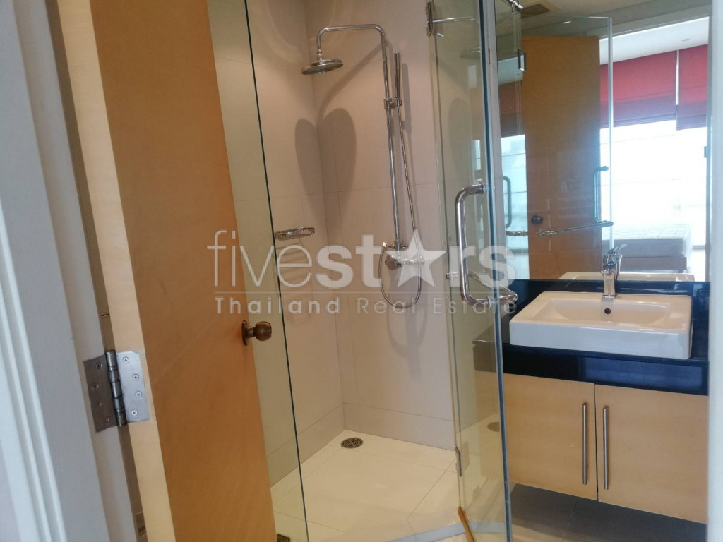 High floor unit 2 bedrooms condo for rent near BTS Ekamai, photo 8