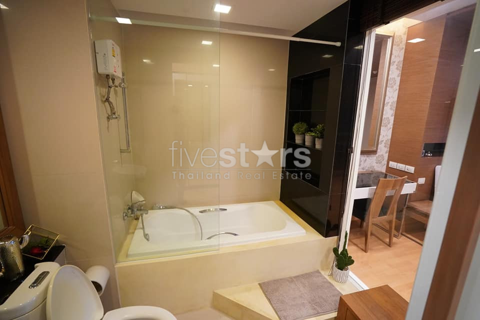 2 bedrooms condo for sale close to BTS Ekamai, photo 20