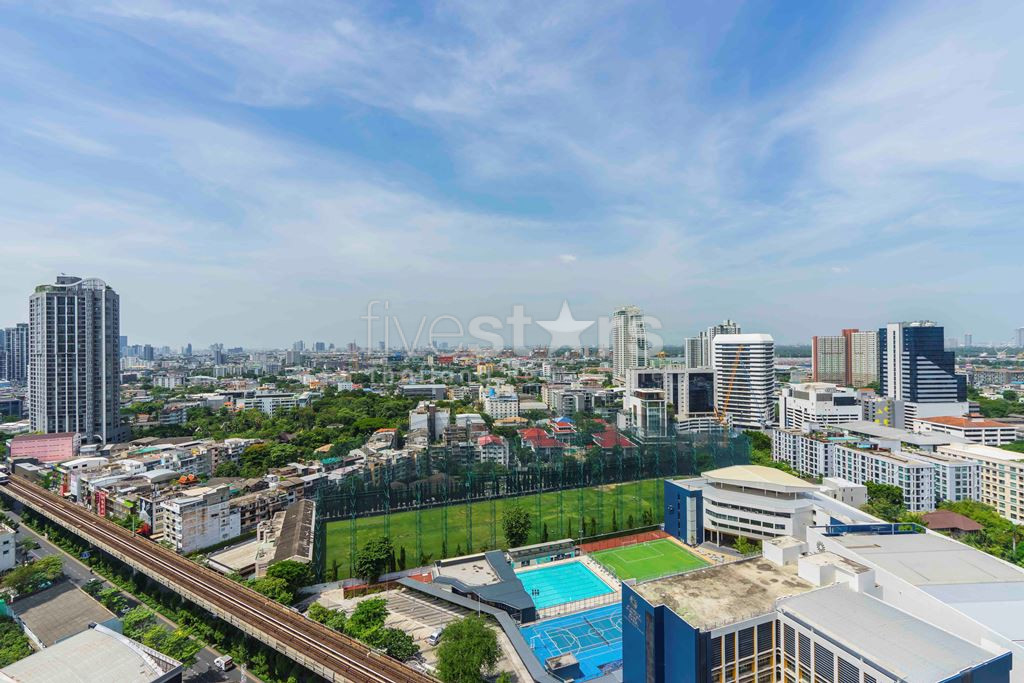 2 bedroom condo for sale close to Ekkamai BTS station