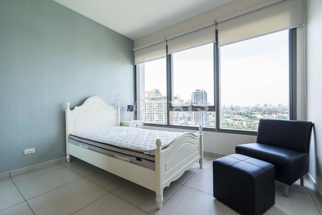 2 bedroom condo for sale close to Ekkamai BTS station, photo 7