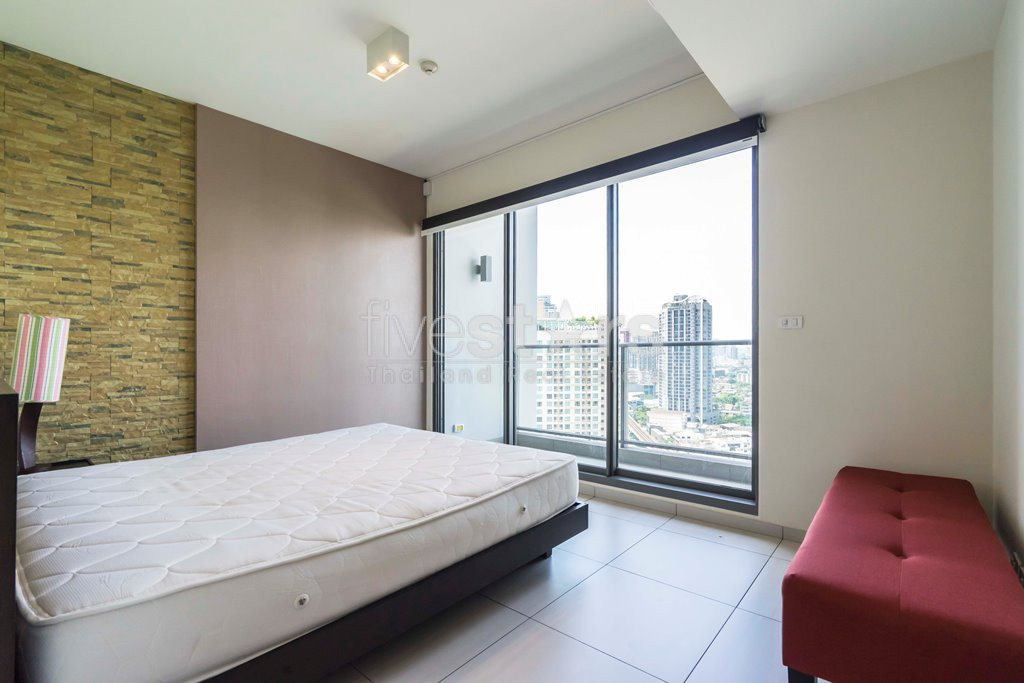 2 bedroom condo for sale close to Ekkamai BTS station, photo 5