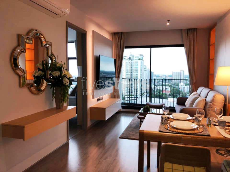 Modern 2 bedrooms condo for rent near BTS Ekamai