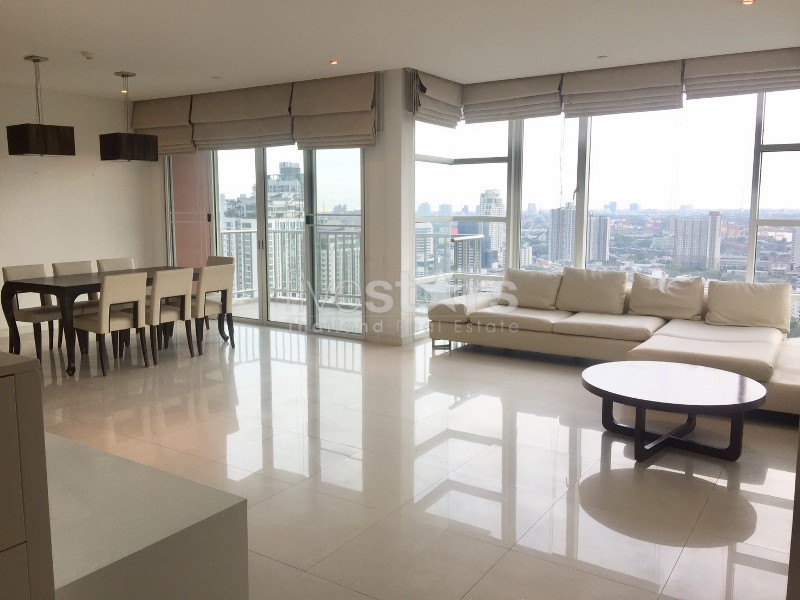 Appartement de 3 chambres à louer non loin du BTS Ekamai
