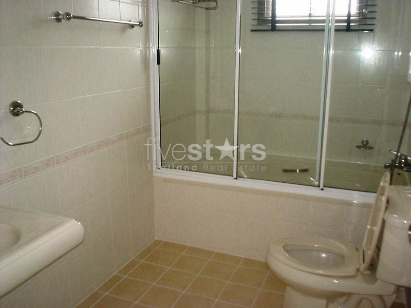 Appartement de 3 chambres à louer près du BTS Ekamai, photo 14