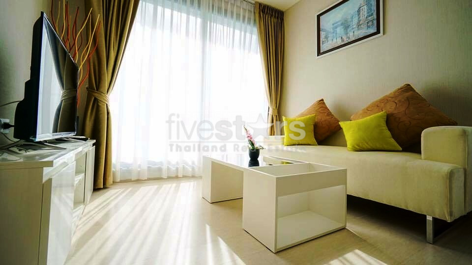 High floor unit 1 bedroom condo for rent close to BTS Ekamai