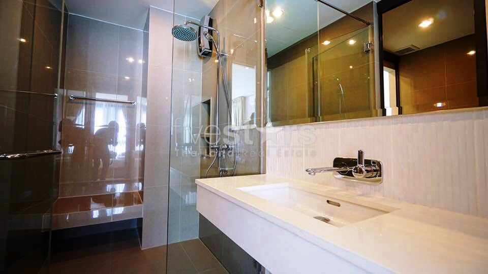 High floor unit 1 bedroom condo for rent close to BTS Ekamai, photo 10