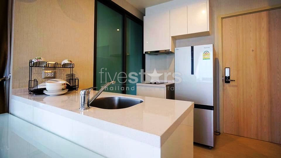 High floor unit 1 bedroom condo for rent close to BTS Ekamai, photo 7