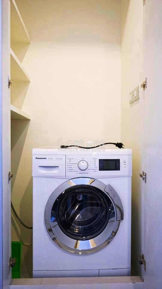 High floor unit 1 bedroom condo for rent close to BTS Ekamai, photo 8