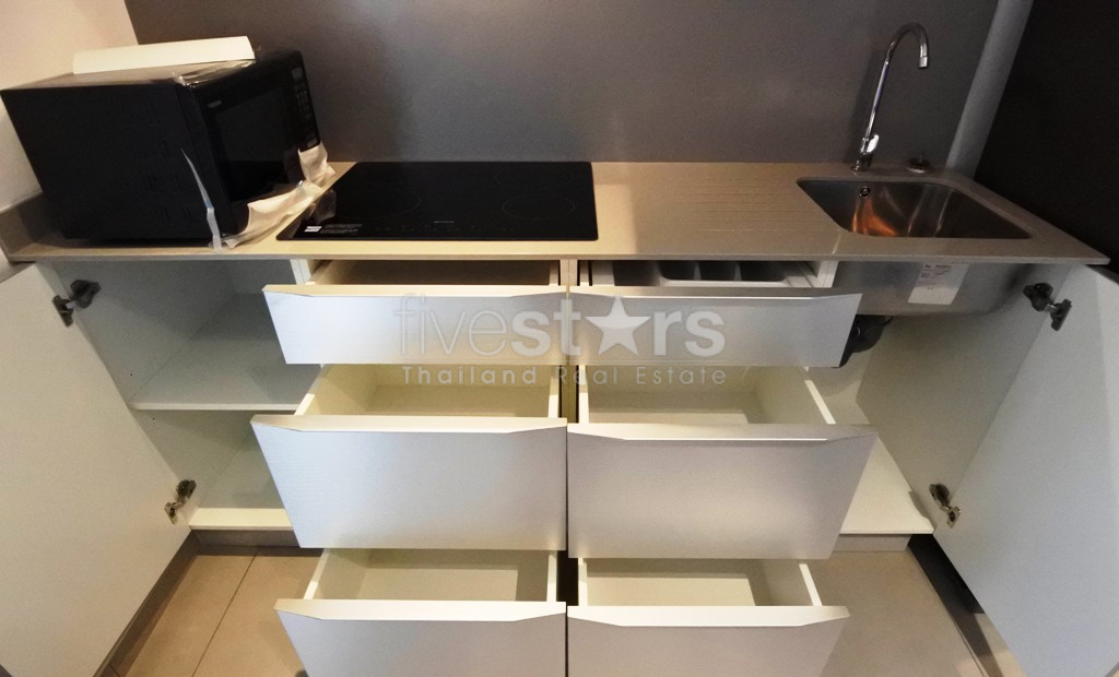 Condo moderne de 2 chambres à louer à Ekamai, photo 7