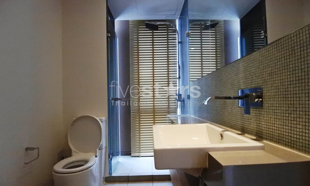 Condo moderne de 2 chambres à louer à Ekamai, photo 19