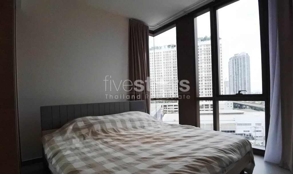 Condo moderne de 2 chambres à louer à Ekamai, photo 8