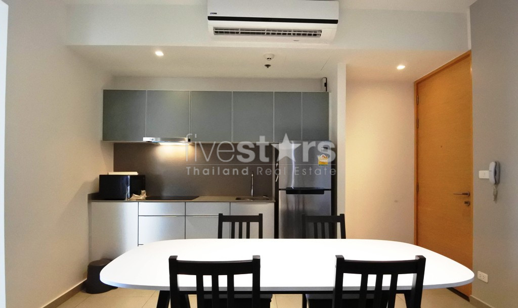 Condo moderne de 2 chambres à louer à Ekamai, photo 4