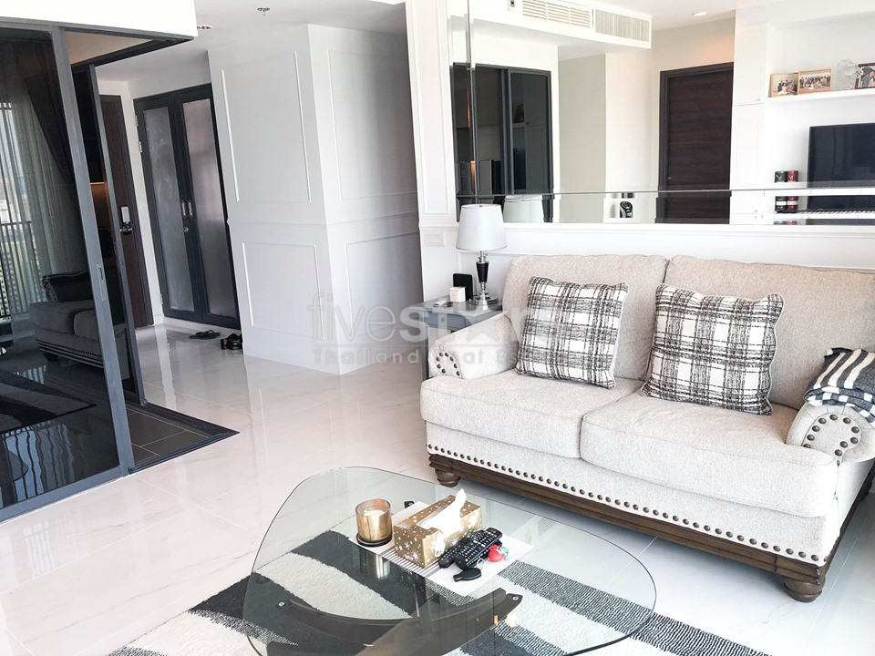 Modern 3 bedrooms condo for rent in Ekamai