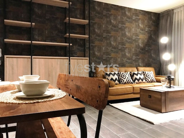 Condo 2 chambres à louer près de BTS Ekamai