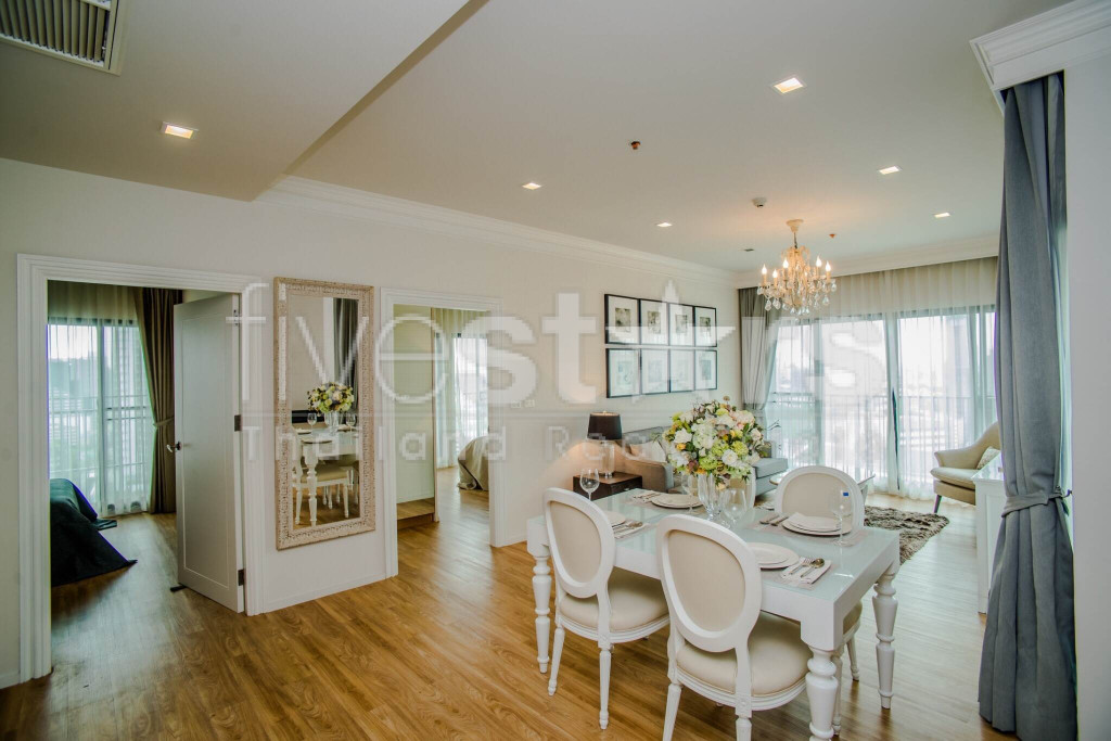 Appartement de 2 chambres à vendre à Ekkamai, proche BTS