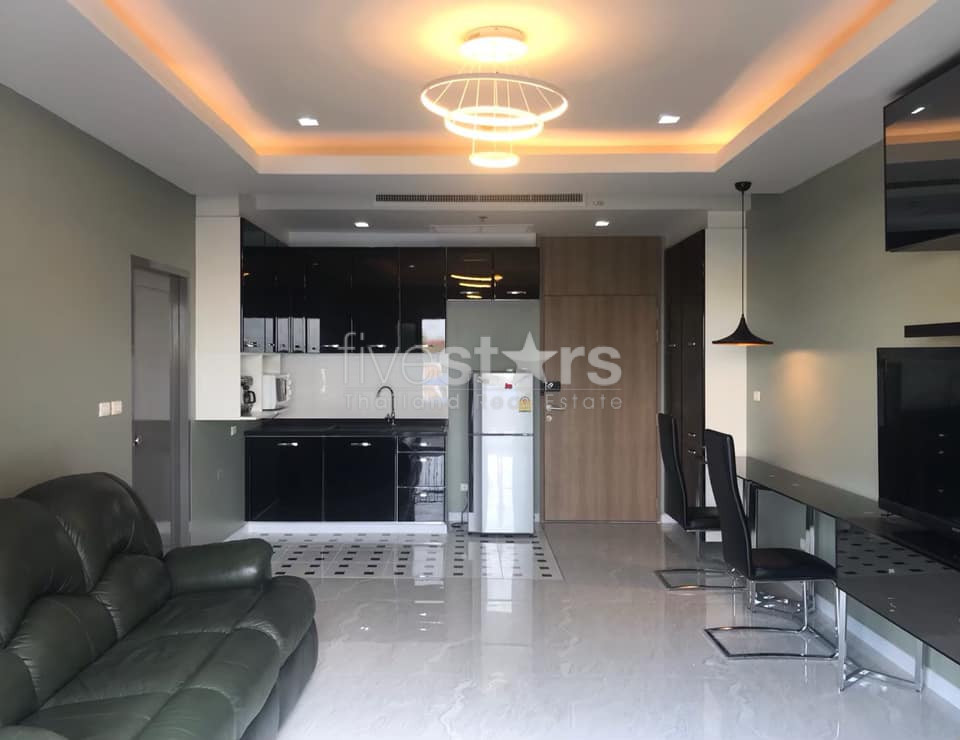 Spacious 1 bedroom condo for sale close to Ekamai BTS Station