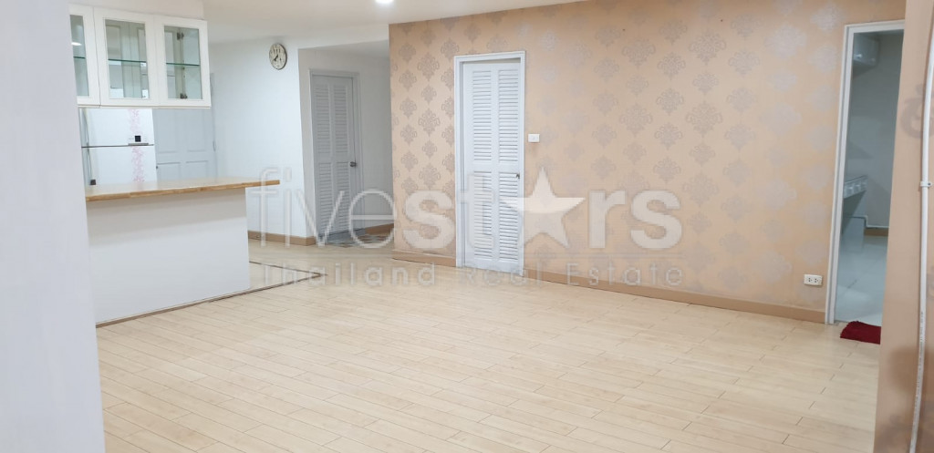 Spacieux condominium de 2 chambres à louer à Ekamai