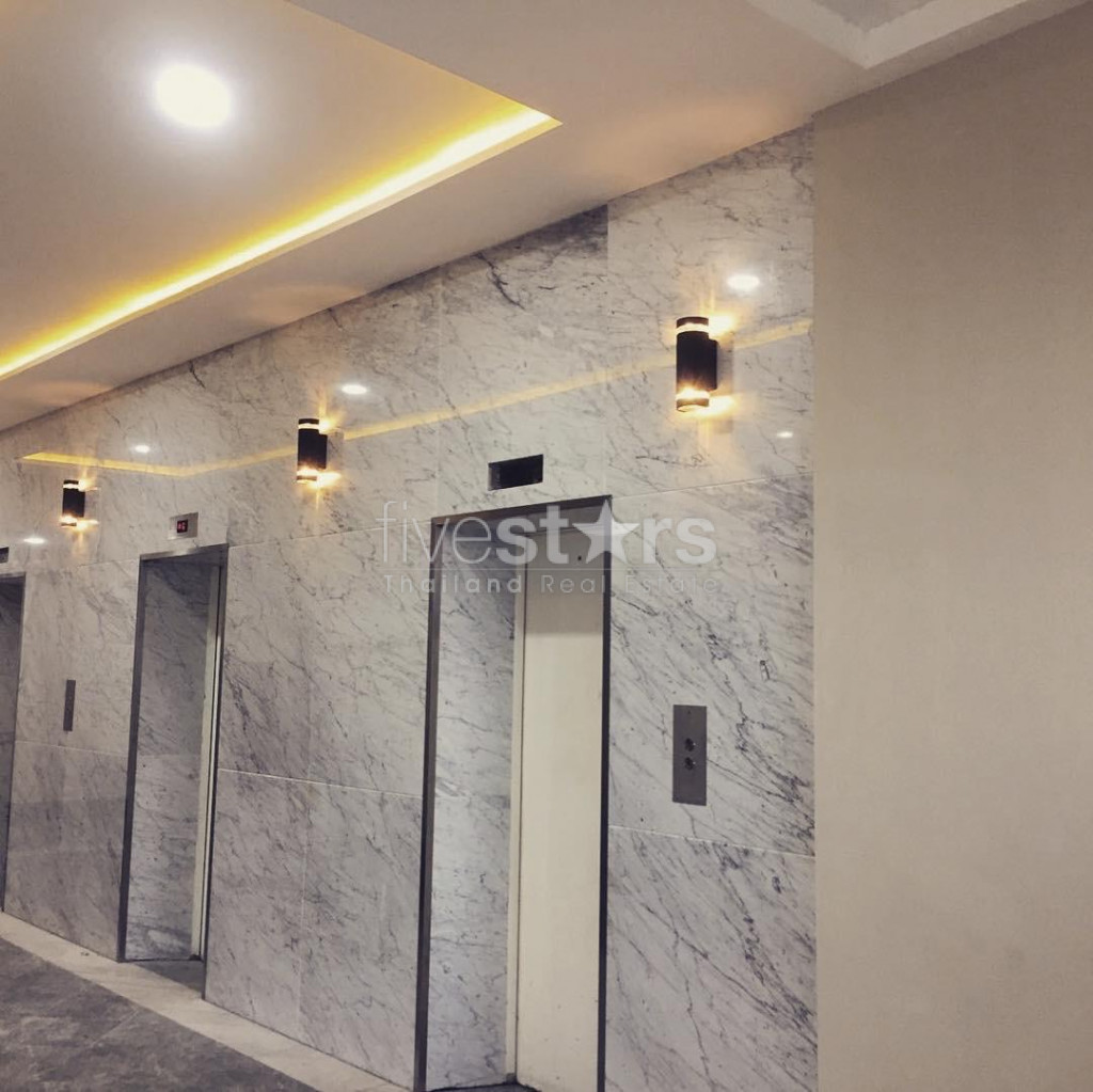 Spacieux condominium de 2 chambres à louer à Ekamai, photo 12