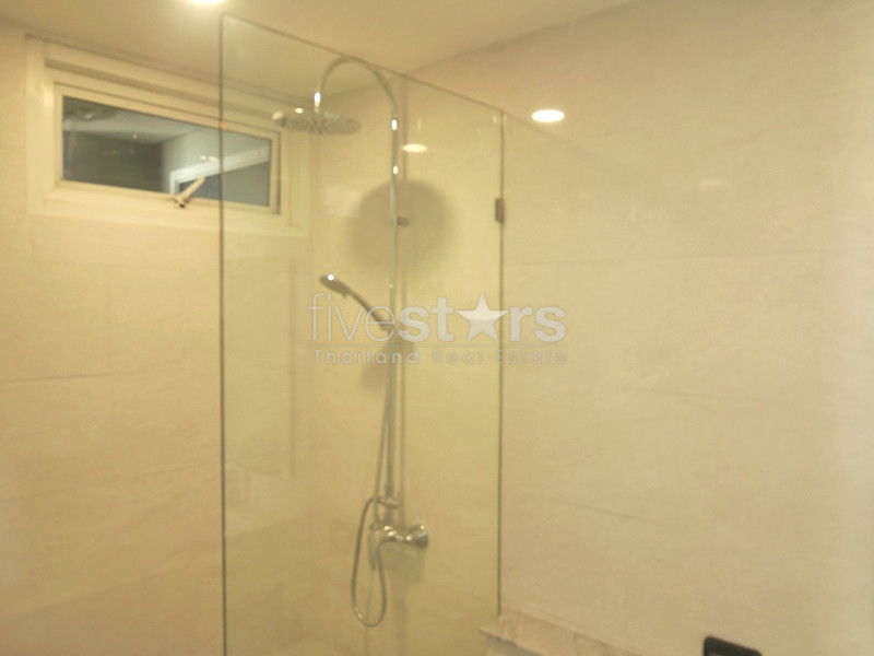 Appartement moderne de 3 chambres à louer près de la station de BTS Ekamai, photo 12
