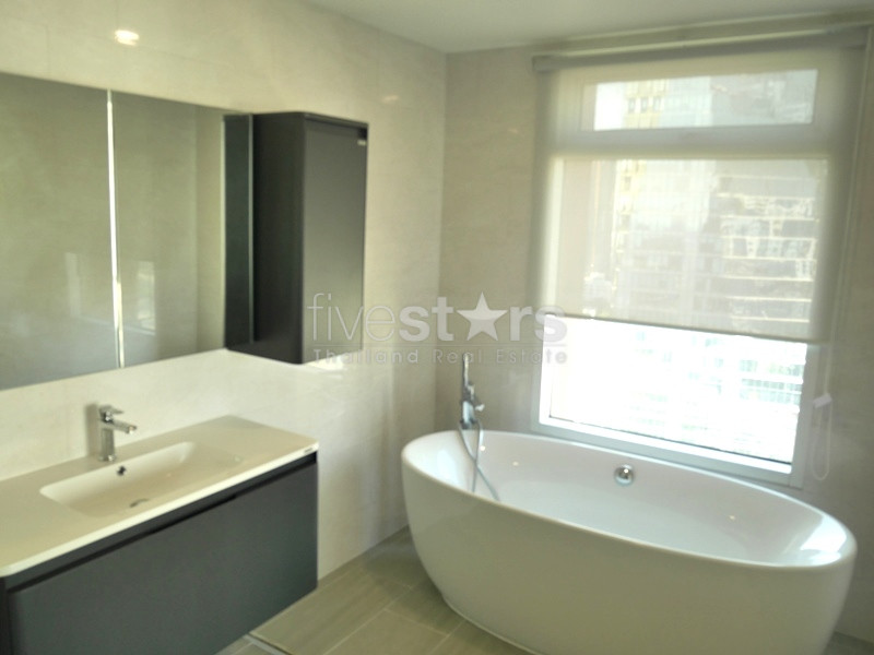 Appartement moderne de 3 chambres à louer près de la station de BTS Ekamai, photo 9