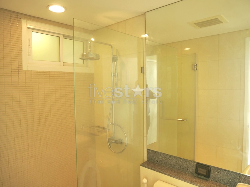 Appartement haut en étage de 3 chambres à louer à près du BTS Ekamai, photo 15