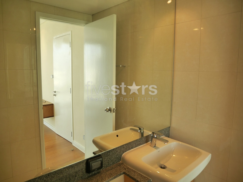 Appartement haut en étage de 3 chambres à louer à près du BTS Ekamai, photo 16