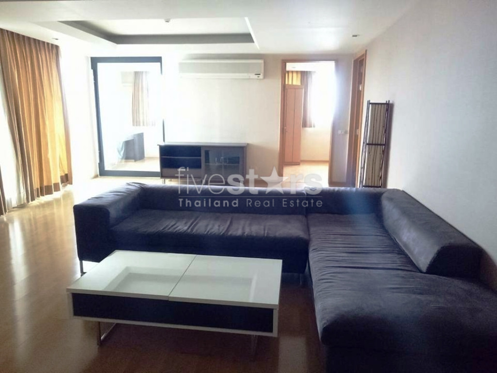 Large 3 bedrooms condo for rent in Ekamai, photo 3