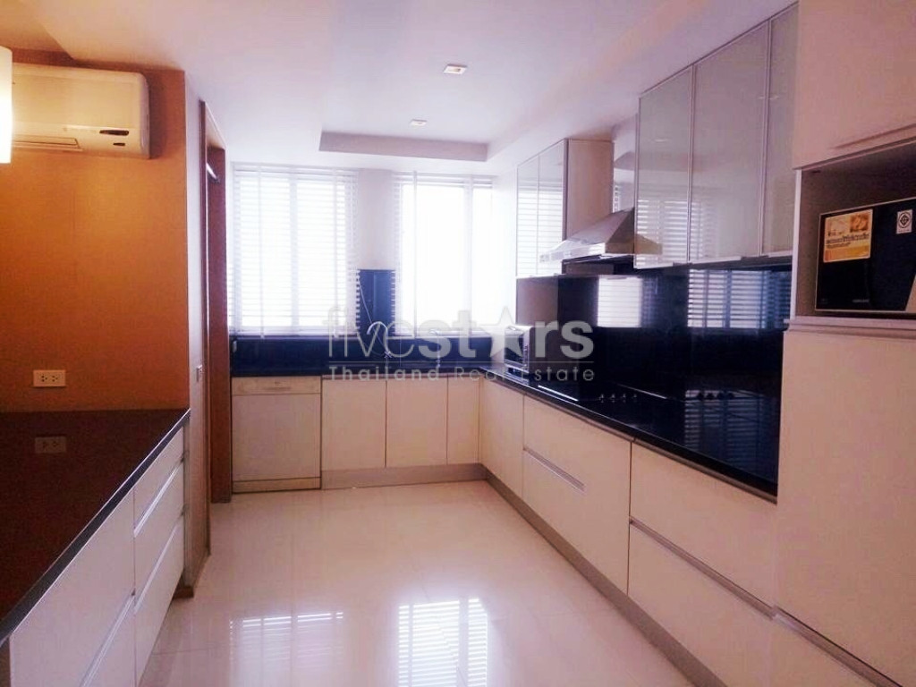 Large 3 bedrooms condo for rent in Ekamai, photo 8