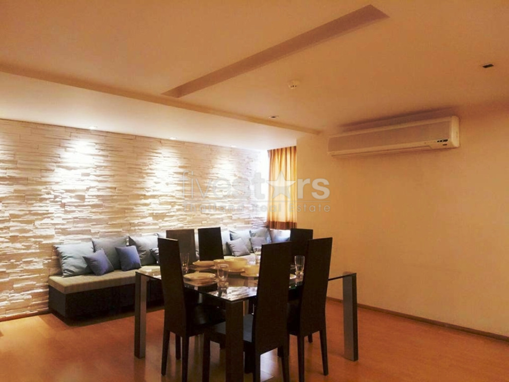 Large 3 bedrooms condo for rent in Ekamai