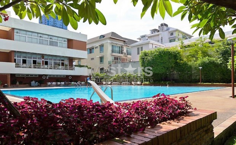 Large 3 bedrooms condo for rent in Ekamai, photo 16