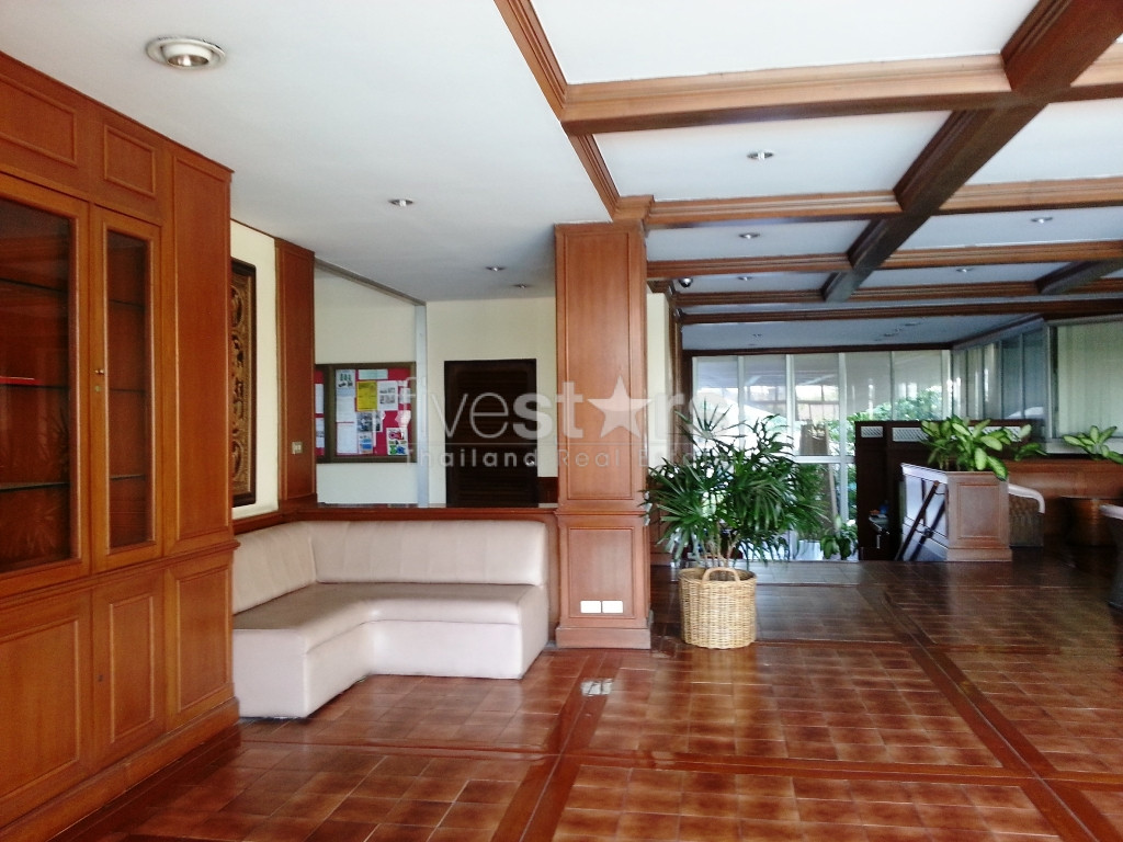 Large 3 bedrooms condo for rent in Ekamai, photo 13