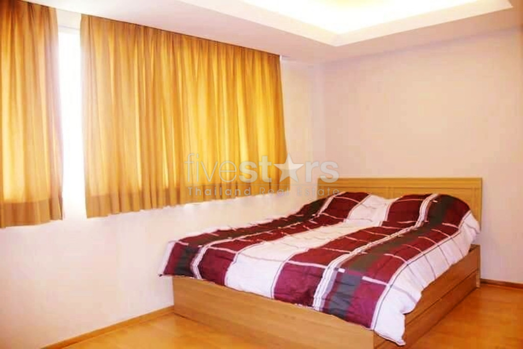 Large 3 bedrooms condo for rent in Ekamai, photo 10