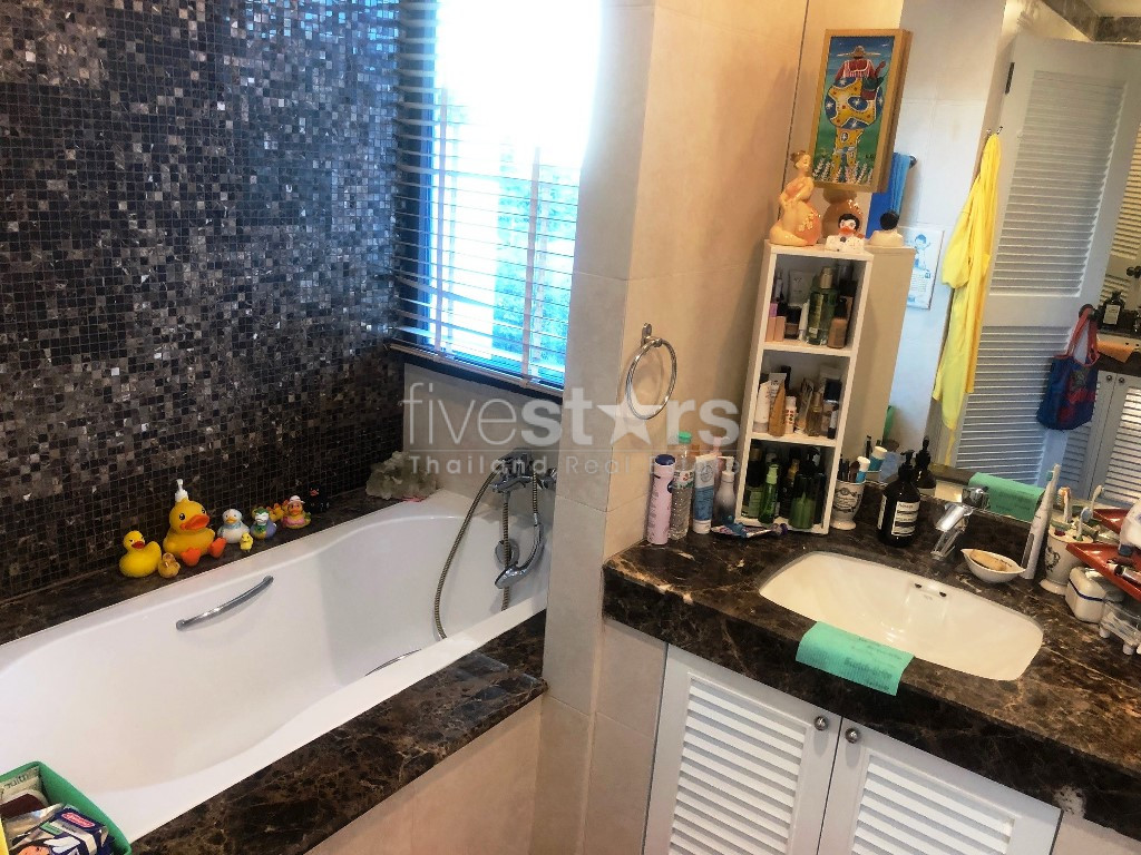 Spacious 3-bedroom condo in a quiet area of Ekamai, photo 15