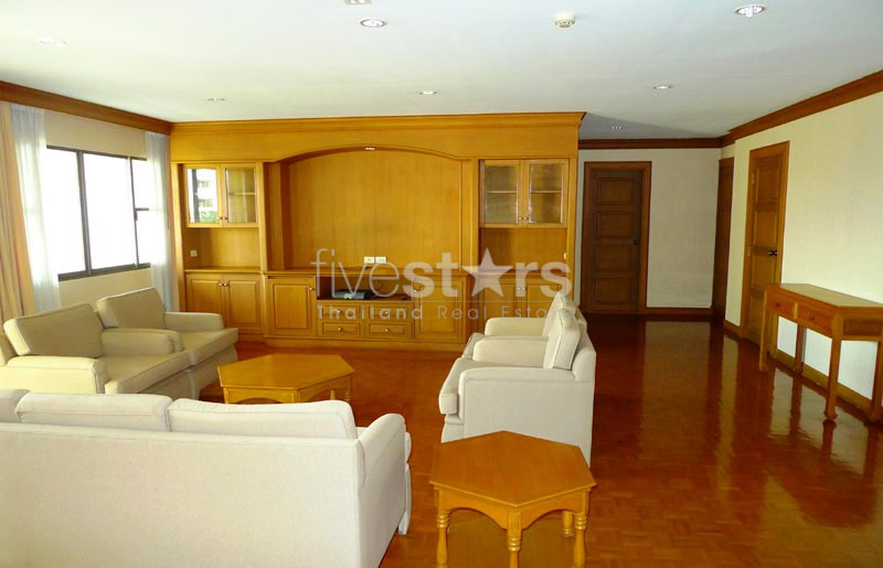 2 bedrooms apartment for rent in Ekamai
