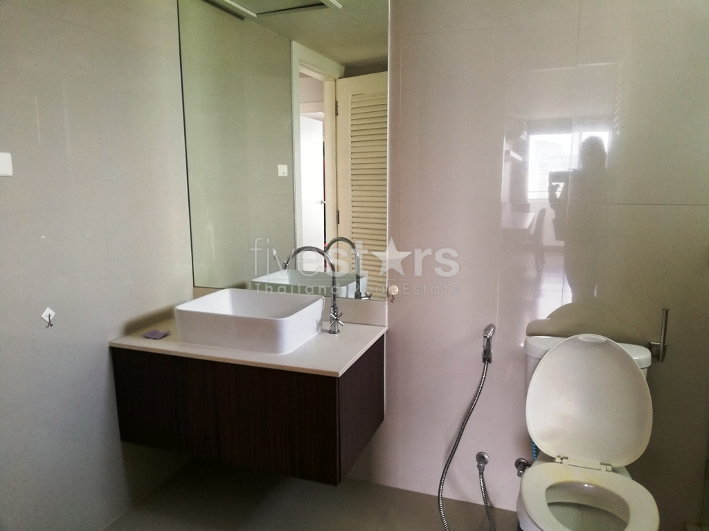 Large 3 bedrooms condo for rent in Ekamai, photo 15