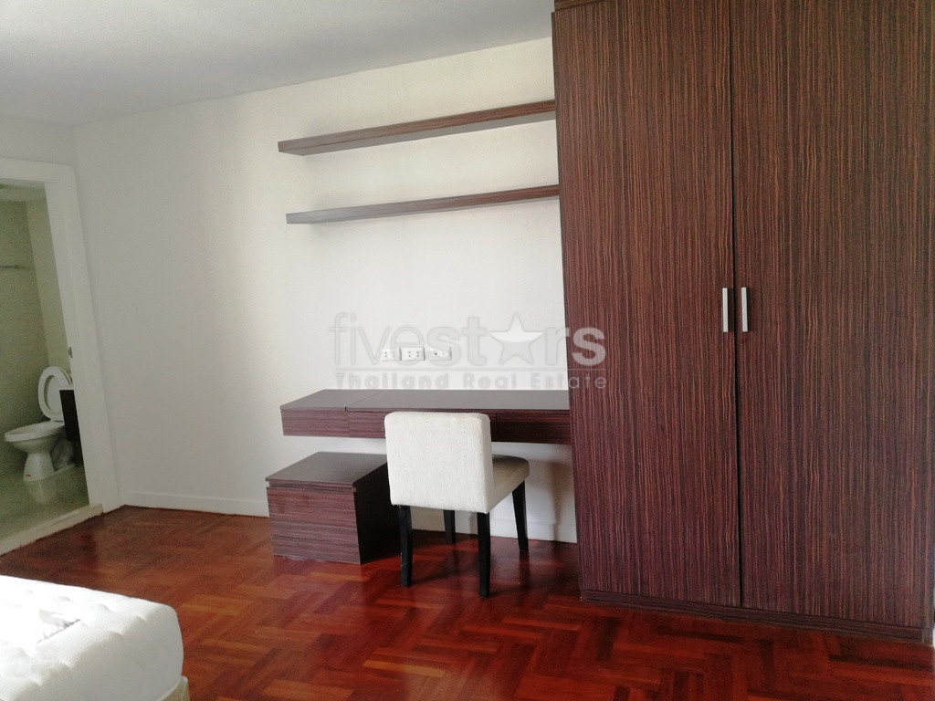 Large 3 bedrooms condo for rent in Ekamai, photo 13
