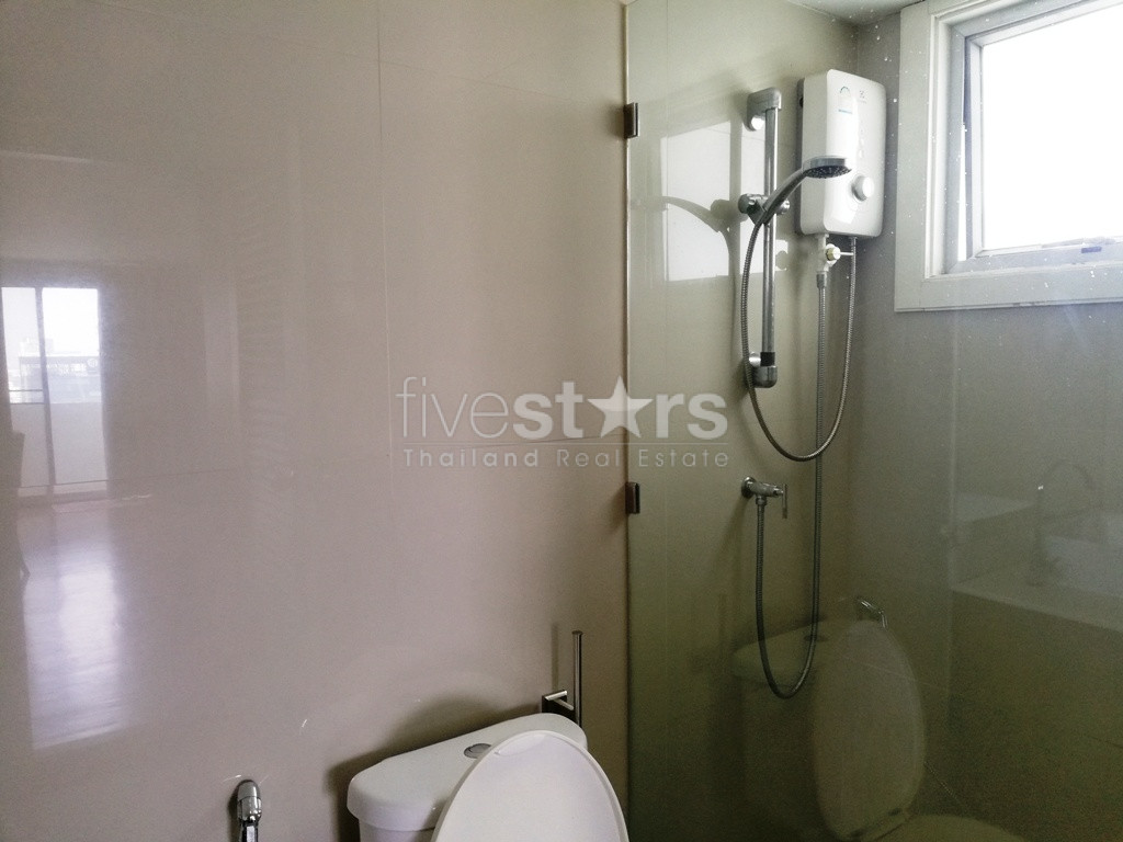Large 3 bedrooms condo for rent in Ekamai, photo 16