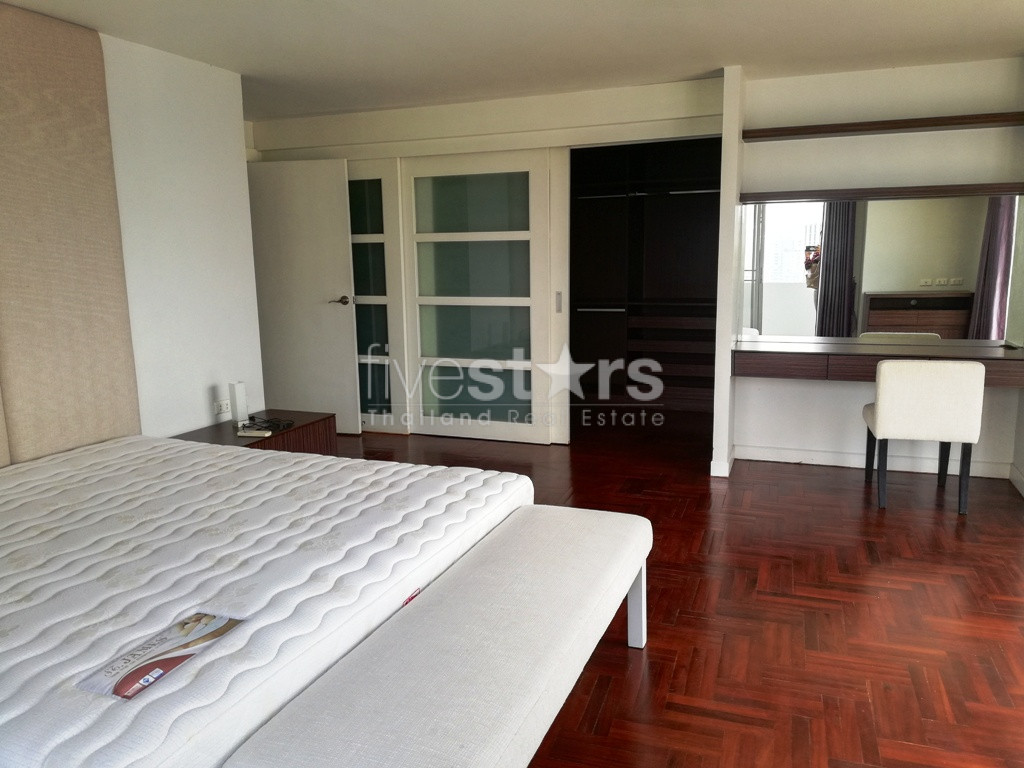 Large 3 bedrooms condo for rent in Ekamai, photo 8