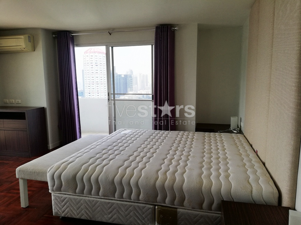 Large 3 bedrooms condo for rent in Ekamai, photo 11