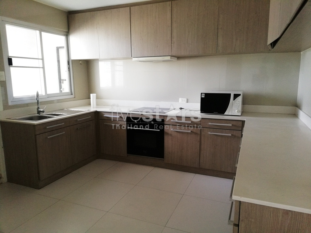 Large 3 bedrooms condo for rent in Ekamai, photo 5