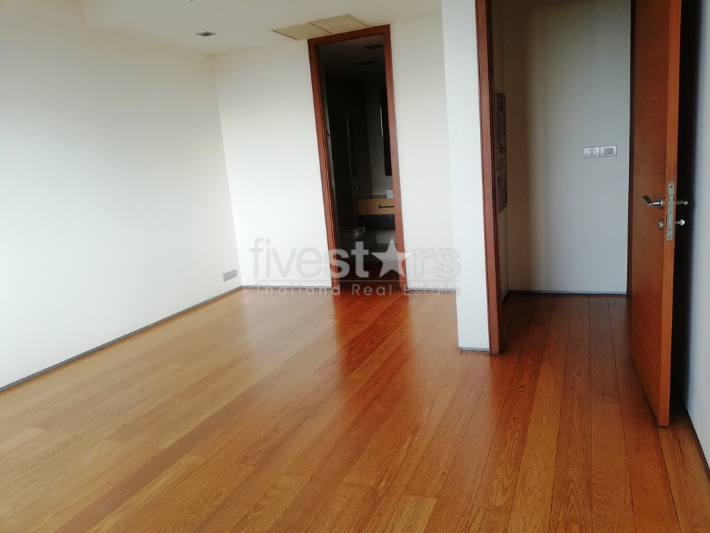 Pool view 3 bedrooms condo for rent near BTS Phrakhanong, photo 12
