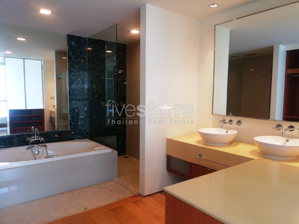 Pool view 3 bedrooms condo for rent near BTS Phrakhanong, photo 19