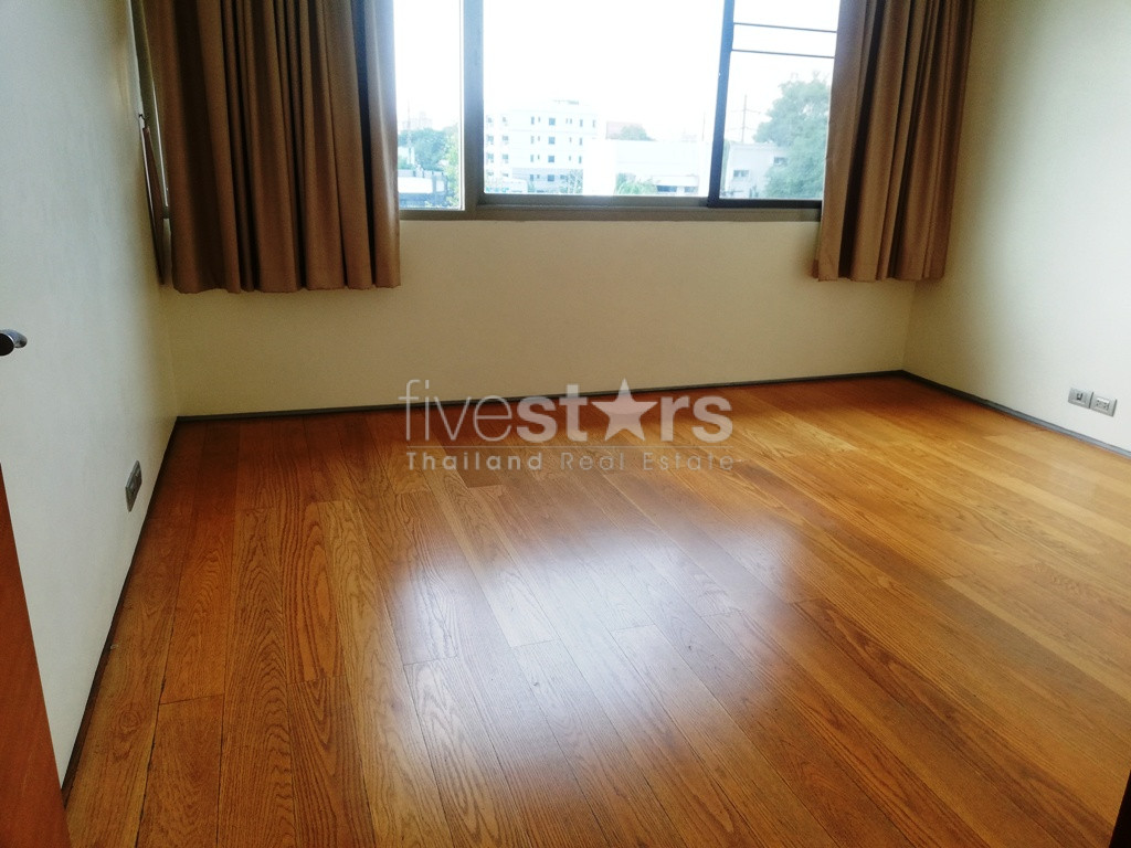 Pool view 3 bedrooms condo for rent near BTS Phrakhanong, photo 13