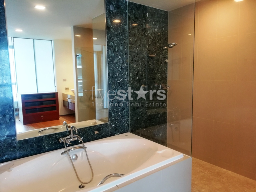 Pool view 3 bedrooms condo for rent near BTS Phrakhanong, photo 18